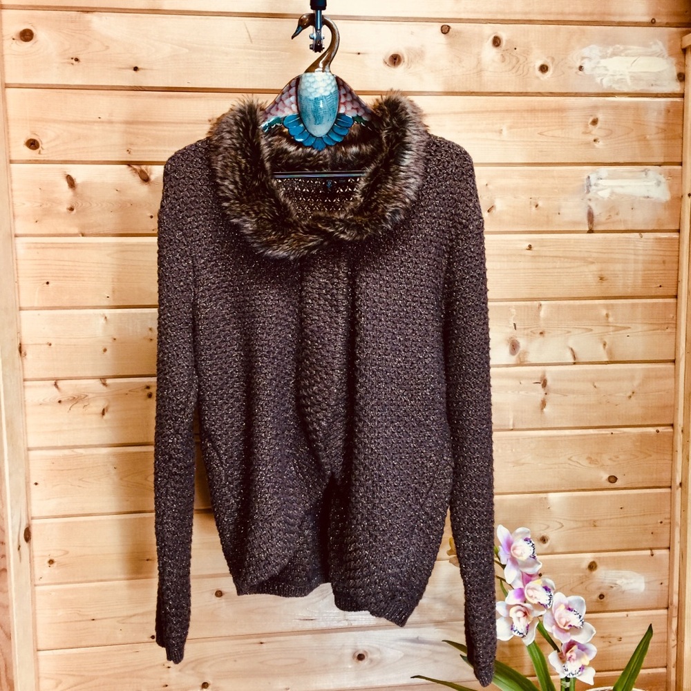 Shrug Poncho Faux Fur Sweater w Gold Thread